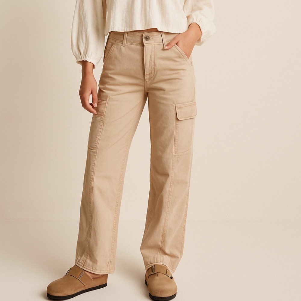 Abercrombie Tan High Rise Straight Leg Cargo Pants- Size 28